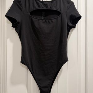 Black Short-Sleeve Keyhole Cutout Bodysuit, Size Large
